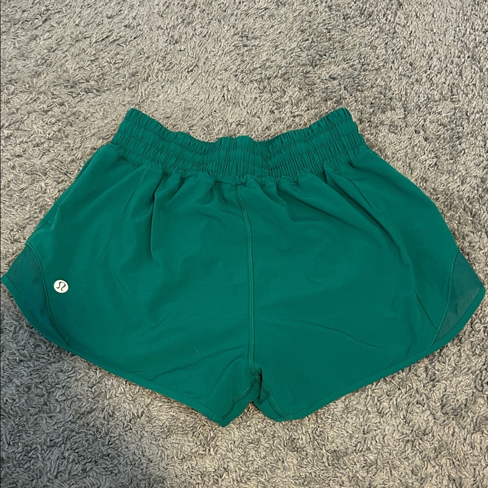 Lululemon Hottie Hot shorts green size 2 high rise 2.5 inch - Picture 2 of 4